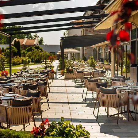 Hyatt Regency 4*